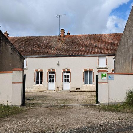 Gite Champetre A Mareau-Aux-Pres: Terrasse, Jardin, Et Confort Pour 6 Personnes - Fr-1-590-140 מראה חיצוני תמונה